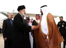 رئیسی با چفیه فلسطینی وارد ریاض شد+ تصاویر