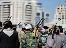 واشنگتن فری بیکن: حوثی‌ها با هجوم به سفارت آمریکا در یمن گروگان‌گیری کرده و تجهیزات برده‌اند