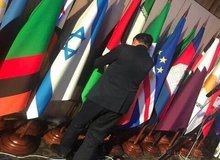 جابه‌جا کردن جای پرچم ایران و اسرائیل باهم در یک اجلاس خارجی+ تصویر