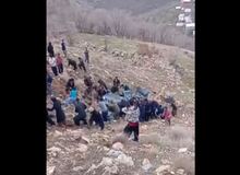 کمک بی‌نظیر مردم برای خارج کردن خودرو از یک دره در هورامان+فیلم 