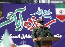 سردار سلیمانی: ملت ایران با ایمان الهی و تبعیت از ولایت‌فقیه راه مبارزه با استکبار جهانی هموار کرده است 