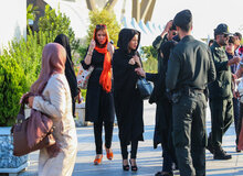  ارگان رسانه ای نزدیک به سپاه پاسداران : نهادهای امنیتی و انتظامی با کاسبان و مانکن‌ها، زنان بی عفت و قانون شکن برخورد کند