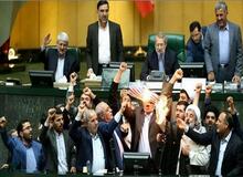 اعلام برائت فراکسیون ولایی از آتش زدن برجام و پرچم آمریکا در مجلس/ سخنگوی فراکسیون: فقط تماشا کردم، می‌خواهید این کار را به گردن من بیاندازید؟!
