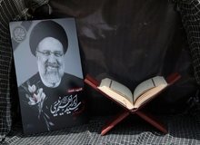 طرح عجیب اداره ارشاد بوشهر: مردم به عکس آیت الله رئیسی دست بزنند و عهد کنند
