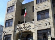 توهین به پرچم ایران در مقابل سفارت ایران در باکو/ معنی دیپلماسی عزتمندانه را هم فهمیدیم!