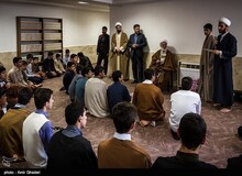 انتقال ۵ مورد مثبت مبتلا به کرونا از حوزه علمیه اراک به مرکز درمانی