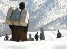 یادداشت اینستاگرامی عارف درباره کوله‌برها: ما مسئولیم، شانه خالی نکنیم