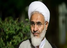 رئیس بنیاد مستضعفان نمی‌‌تواند وضع معیشتی مردم را  درک کند
