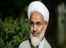 رئیس بنیاد مستضعفان نمی‌‌تواند وضع معیشتی مردم را  درک کند
