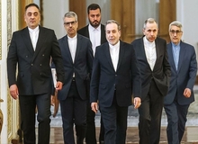 عزیمت هیأت مذاکره‌کننده ایران به سمت محل مذاکرات در مسقط + فیلم