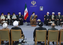 رهبر انقلاب اسلامی: تعبیر امروزی «جمهوری اسلامی» همان حکومت مدنظر میرزای نائینی است/ درس میرزای نائینی در نجف به فارسی بود؛ عرب‌ها را هم جذب می‌کرد