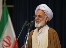امام جمعه اراک: دشمن با تلقین تفکر جلوگیری از فرزندآوری و تک فرزندی سعی در تضعیف جمهوری اسلامی داشت