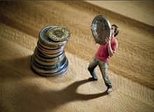مالیات بلاگرها و اینفلوئنسرها در سال ۱۴۰۴ چقدر است؟