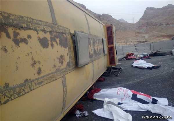 ۳۶ مجروح در حادثه واژگونی اتوبوس و کامیون
