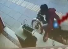 ببینید:سرقت باورنکردنی موبایل یک شهروند از کافی‌شاپ به سبک نینجا با موتور در مشهد
