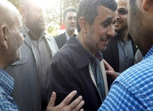 احمدی‌نژاد به داخل ساختمان دانشگاه شریف هدایت شد
