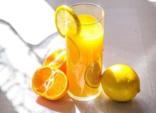 ۵ خاصیت ویتامین C برای پوست/ از کم‌رنگ کردن حلقه‌های تیره زیر چشم تا محافظت از پوست در برابر آسیب