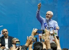 ظریف: ۳۰۰ هزار تومان به هر روستایی داده اند؛ چه «معاون رئیس‌جمهور» تخلف کرده باشد چه دیگران