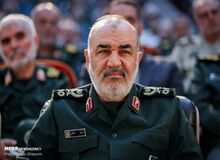 محمود صادقی: مگر سردار سلامی قول نداده بود واکسن به آمریکا اهدا کند؟!