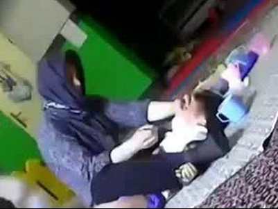 دلیل کودک آزاری در مهدکودک‌ها/ سازمان بهزیستی نیرو و نظارت کافی ندارد


