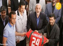 ماجرای جواب ندادن تلفن احمدی‌نژاد توسط «شهریار»