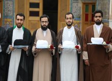 حمله مداح معروف به حوزه علمیه: بر سر در حوزه علمیه ی قم بنویسید سگ حیدر بشوید شیخ شدن لازم نیست!