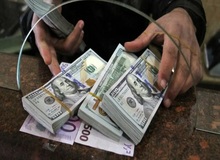 علی قنبری کارشناس اقتصادی: نرخ دلار به ۷۰ هزار تومان نمی‌رسد