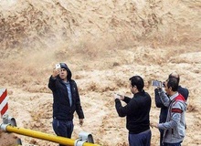 خطری بزرگ در کمین تماشاچیان سیل / به مسیرهای آبی نزدیک نشوید/ سخنگوی سازمان مدیریت بحران کشور : قربانیان سیل شیراز، تماشاچیان سیل بودند