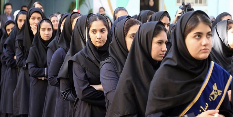 یک مقام وزارت آموزش و پرورش: دانش‌آموزان باید به مد و لباس اسلامی ایرانی عمل کنند/ اقدامات ویژه‌ای در بحث عفاف و حجاب در بین دانش آموزان انجام شود