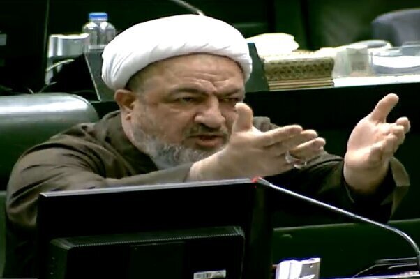 رسایی مدعی شد که ظریف با شکایت او در دادگاه محکوم شده است + عکس
