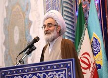 امام جمعه رشت: آمریکا گرگ است، نباید مذاکره کنیم/ شعار "مرگ برآمریکا" نباید قطع شود 