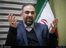 استاد دانشگاه امام صادق(ع): خدا هم حجاب دارد و باطن خود را برای هر کسی رو نمی‌کند/ همچنان که برای برداشتن حجاب یک زن هم باید مراحلی طی شود