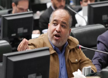 خضریان، نماینده مجلس: دولت روحانی در آخرین روز‌های فعالیت خود قصد داشت سیاست «بدیم بره» را در هسته ای اجرایی کند