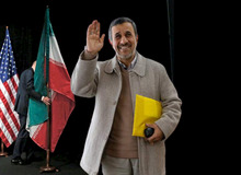 احمدی نژاد پاسخ «ظریف» را داد؟/ به بوش گفتم چرا نمی‌گذارید یک پرواز مستقیم از تهران به نیویورک داشته باشیم؟