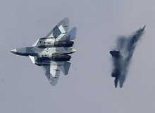 فیلم/ تصاویری از اقدام جنگنده روسیه به رهگیری بمب افکن B-52 آمریکا بر فراز دریای سیاه