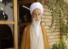عضو جامعه روحانیت مبارز:  تخلف یک کارمند(!) شهرداری چه ربطی به قالیباف دارد؟/ قالیباف بعد از رئیسی در بین مردم محبوب است/ رئیسی زیر بار کاندیداتوری نمی‌رود