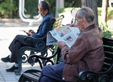حیدری، کارشناس مسائل تأمین اجتماعی: ۲۰ تا ۳۰ میلیون شاغل و بازنشسته زیر خط فقر هستند/ مردم عمده هزینه‌های درمانی و سلامت را از جیب می‌پردازند/ شرایط اقتصادی کنونی قابل ادامه دادن نیست/ سال آینده وضعیت درمان بازنشستگان پیچیده‌تر می‌شود