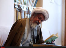 
آیت‌الله مومن تحت عمل جراحی مغز قرار گرفت