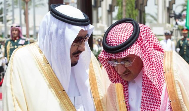 ولیعهد برکنارشده سعودی پس از مدت ها، در یک مراسم ختم حاضر شد
