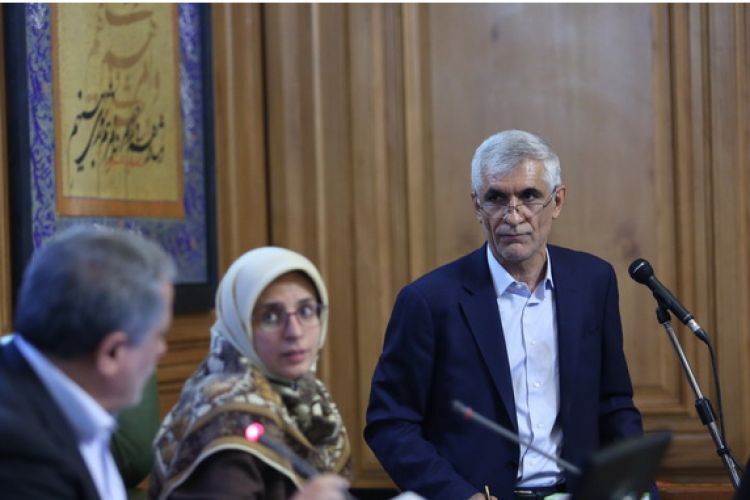 بی اعتنایی شهردار به درخواست شورا/بی اخلاقی افشانی ادامه دارد