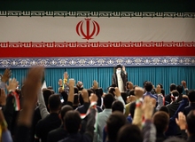 رهبر انقلاب: آمریکا کاملاً آسیب‌پذیر است/ متاسفانه مضامین اسناد لانه‌ی جاسوسی را در کتاب‌های درسی آورده نشد
