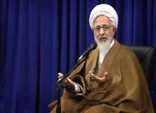 آیت‌الله جوادی‌آملی: مردم را با فشار ساکت‌کردن نتیجه تلخ دارد
