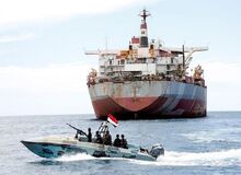 فرمانده ناوگان پنجم نیروی دریایی آمریکا: ایران مستقیماً در حملات حوثی‌ها به کشتی‌ها دست دارد