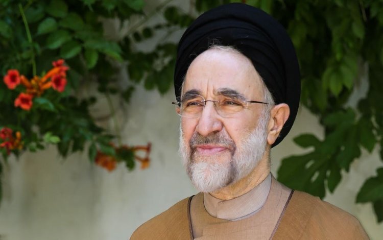 خاتمی: جامعه با شعار زیبای زن، زندگی، آزادی حرکت خود را به سوی آینده بهتر نشان می‌دهد