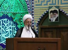 امام جمعه یزد: آمریکا در فلج کردن اقتصاد ایران ناکام مانده است/ عقب‌نشینی آمریکا فرصت تاریخی ما ایجاد کرده است