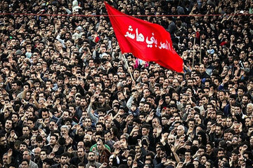 عرصه عزاداری در دست گروهی است که دنبال سوزناک کردن واقعه کربلا هستند