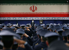 آیت الله خامنه ای: مقایسه‌ی ارتش جمهوری اسلامی با ارتش دوران پهلوی یکی از معرفه‌های حقیقت و هویت انقلاب ماست