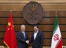 بلومبرگ:چین،یک مسئول برکنار شده از رده های بالای قدرت را برای مذاکره به ایران فرستاده است