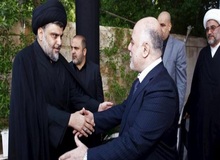 موافقت «مقتدی صدر» با تمدید دوره نخست‌وزیری «العبادی» در ازای ۹ شرط / «ایجاد سیاست خارجی مستقل به دور از دخالت خارجی» از جمله شروط است / «نوری المالکی» و «هادی العامری» در دولت ائتلافی جدید حضور ندارد