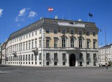 یک اتریشی در ایران به ۷ سال و نیم زندان محکوم شد / احضار سفیر ایران در وین